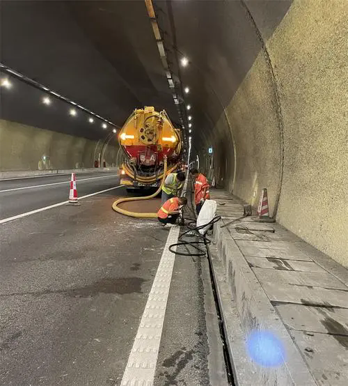 三河隧道排水渠清淤